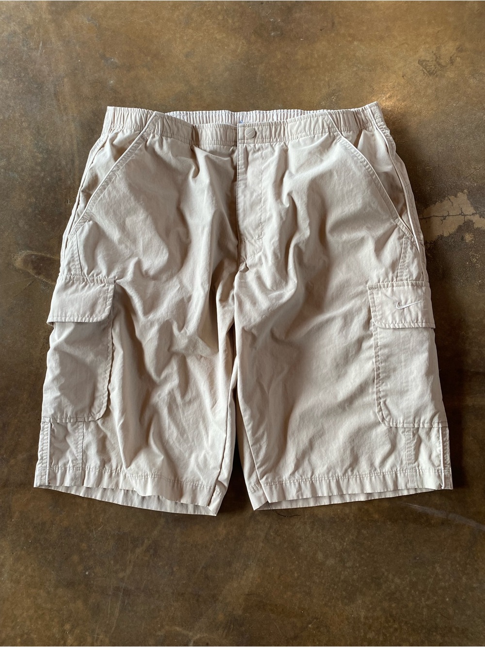 VTG Nike Men's Baggy Lightweight Beige Tactical Cargo Shorts